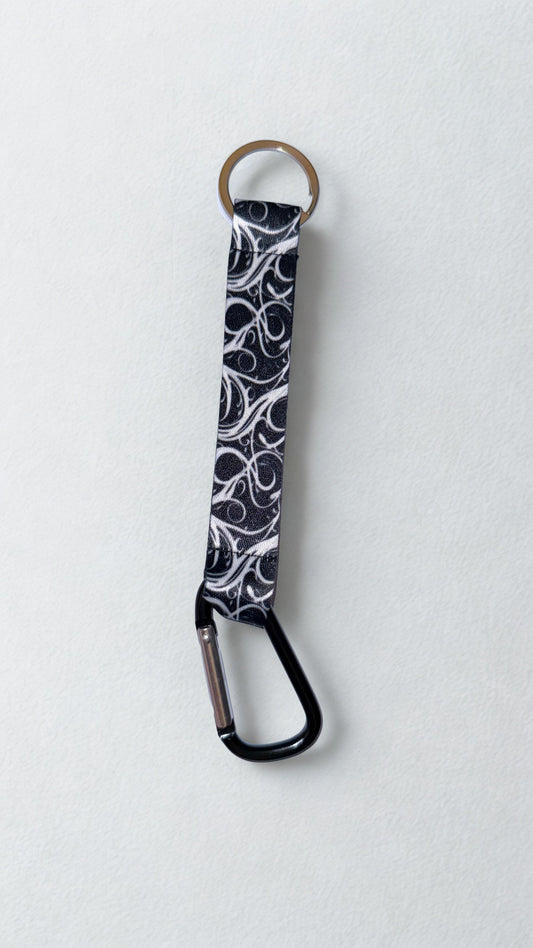 Colors of Life Mini Schlüsselanhänger Lanyard 20x270mm – Limited Drop / Black White Tribal Style.