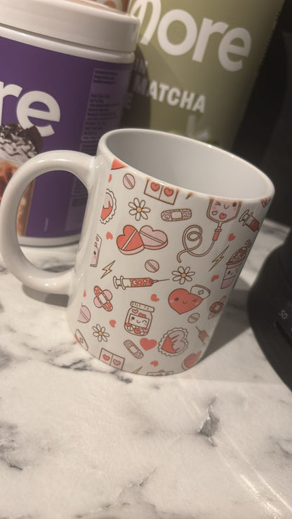 CUTE MED LOVE – Nurse Edition 🩺☕ - Weiße Keramiktasse ( 325ml )